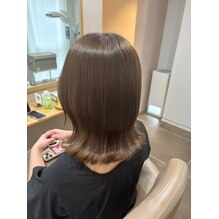 オリーブミルクティーブラウンで透明感と大人っぽさを両立