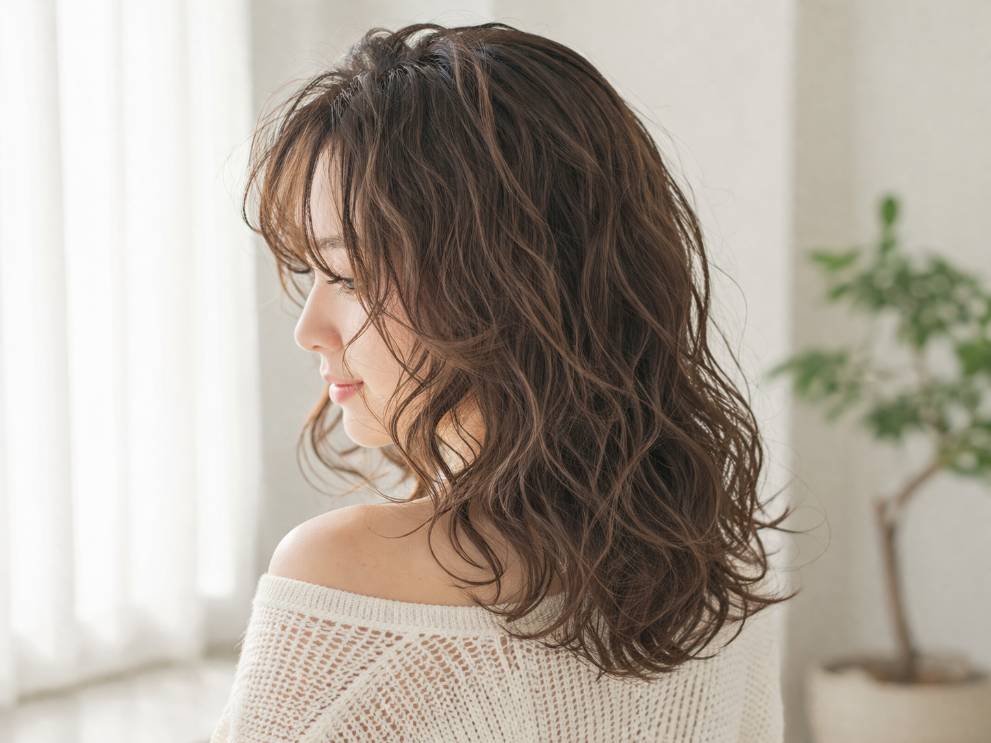 くせ毛を活かすカットとスタイリング術｜縮毛矯正なしでまとまる方法